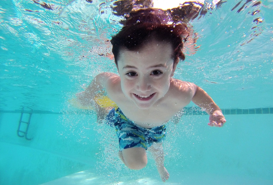 How to avoid otitis in swimming pools?